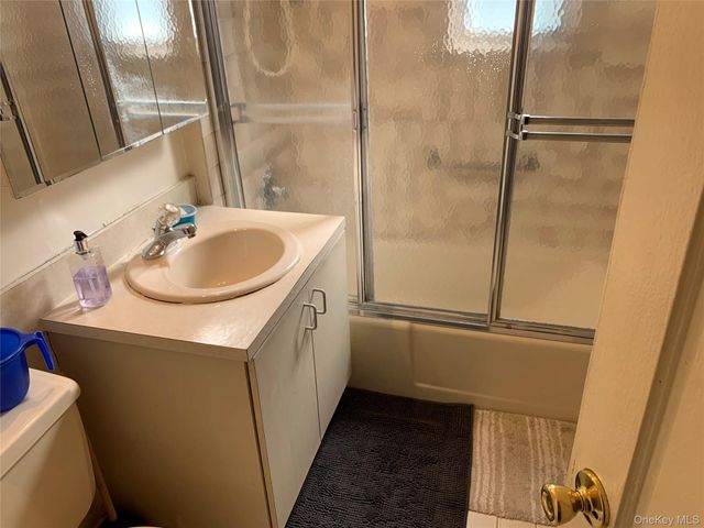 73-20 260th Street GV74-H5-1, Glen Oaks, NY 11004