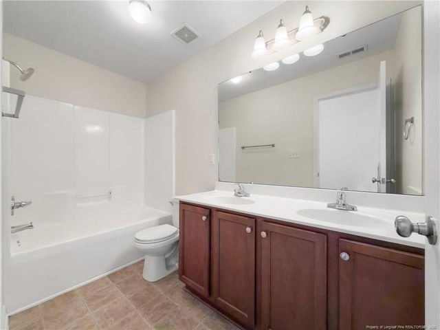 6614 Planters Row Drive, Hope Mills, NC 28348