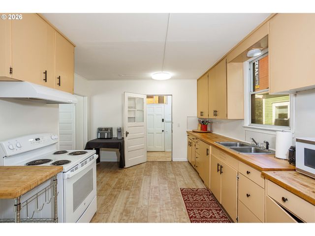 103 N MONROE St, Portland, OR 97227