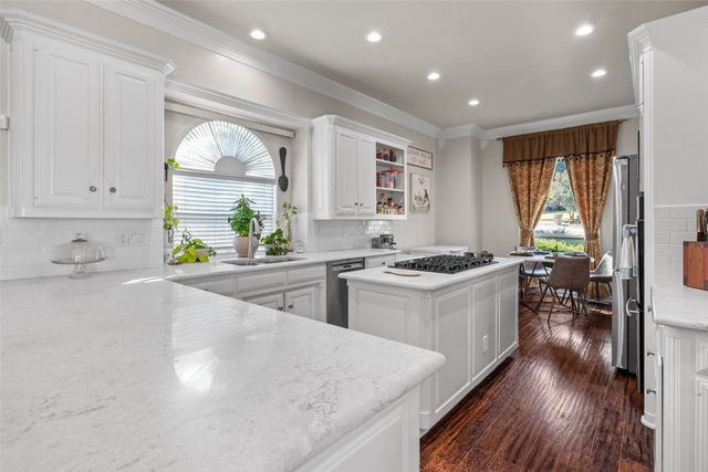 3015 Forestwood Drive, Arlington, TX 76006