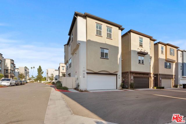 749 Daniel Freeman Circle, Inglewood, CA 90301