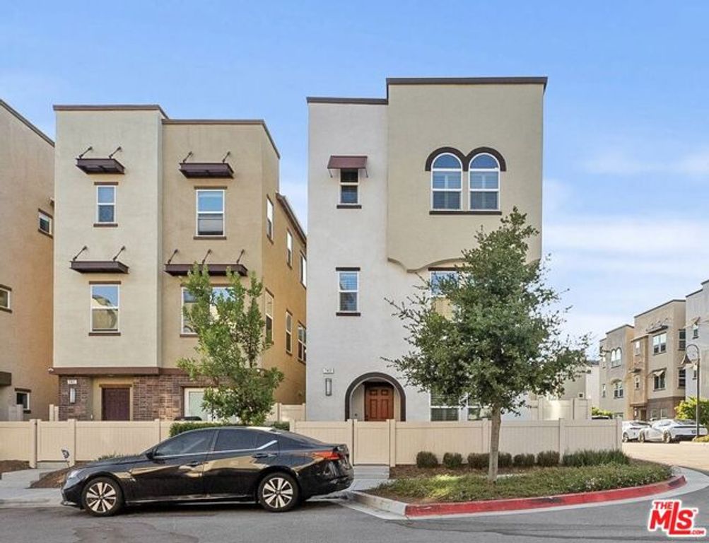 749 Daniel Freeman Circle, Inglewood, CA 90301