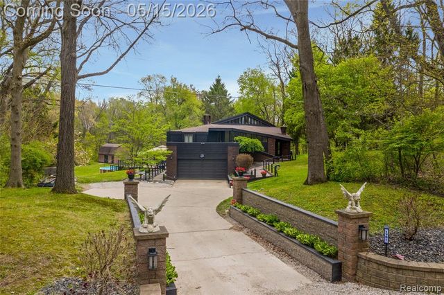 1751 Bird Road, Ortonville, MI 48462