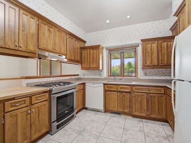 N6383 Hickory Cross, Plymouth, WI 53073