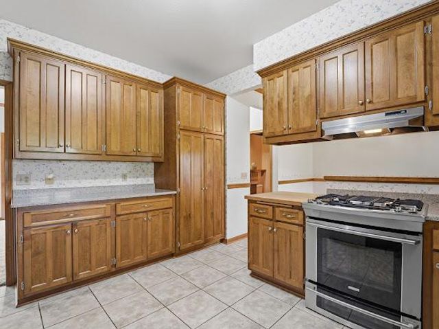 N6383 Hickory Cross, Plymouth, WI 53073