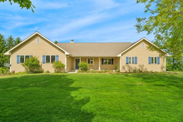 N6383 Hickory Cross, Plymouth, WI 53073