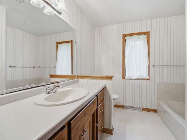 N6383 Hickory Cross, Plymouth, WI 53073