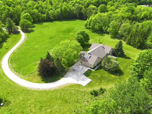 N6383 Hickory Cross, Plymouth, WI 53073