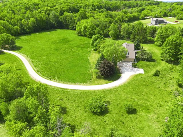 N6383 Hickory Cross, Plymouth, WI 53073