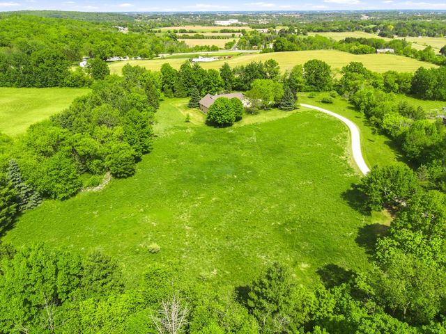 N6383 Hickory Cross, Plymouth, WI 53073
