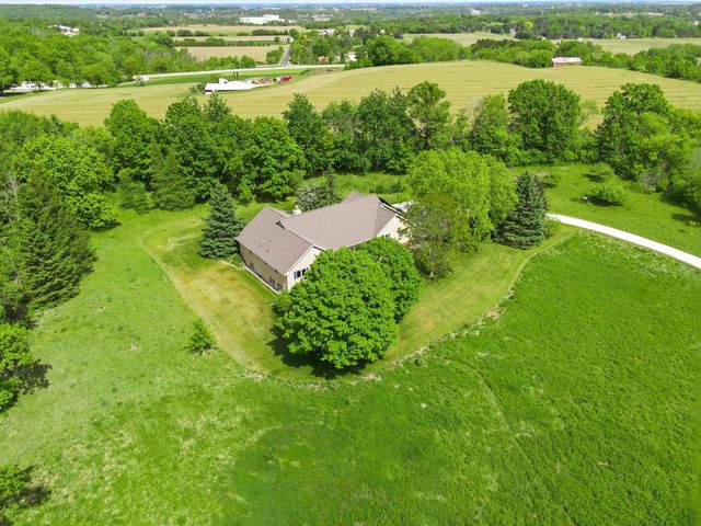 N6383 Hickory Cross, Plymouth, WI 53073