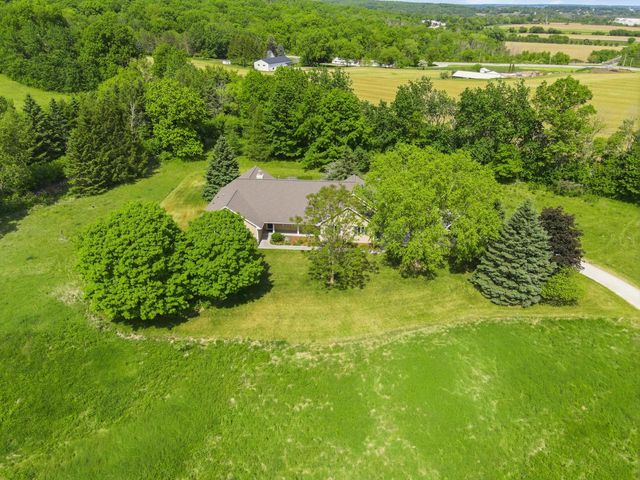 N6383 Hickory Cross, Plymouth, WI 53073