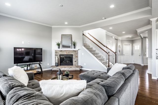 4450 Voyageur Way, Carmel, IN 46074