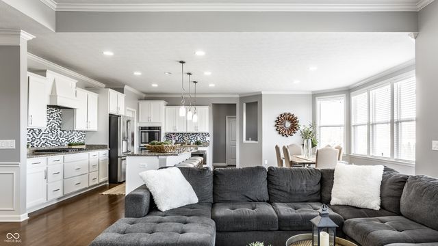 4450 Voyageur Way, Carmel, IN 46074