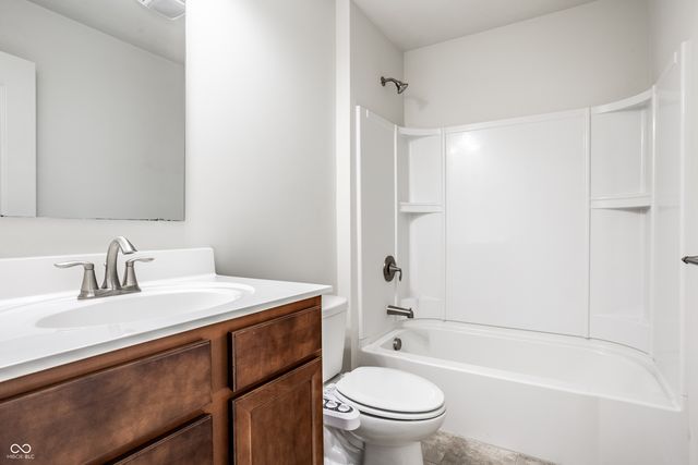 4450 Voyageur Way, Carmel, IN 46074