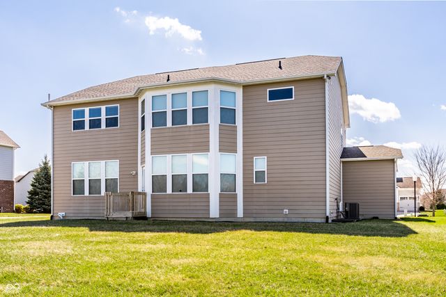 4450 Voyageur Way, Carmel, IN 46074