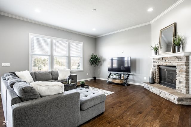 4450 Voyageur Way, Carmel, IN 46074