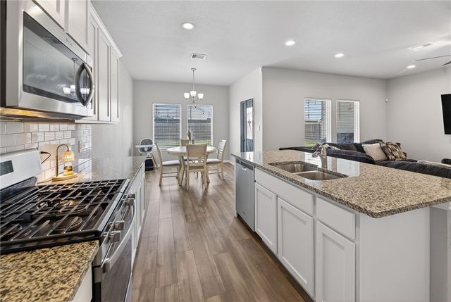 1346 Regents Park Lane, Corpus Christi, TX 78415