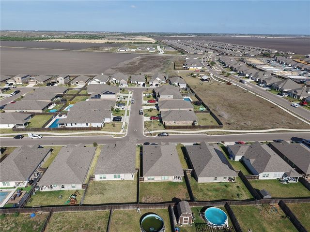 1346 Regents Park Lane, Corpus Christi, TX 78415