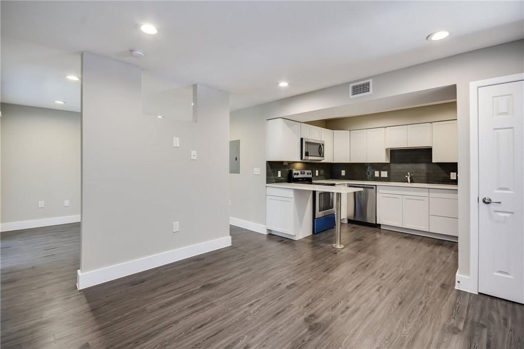 935 La Posada DR 142, Austin, TX 78752