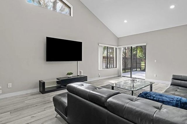 9370 SW 1st Street 106, Plantation, FL 33324