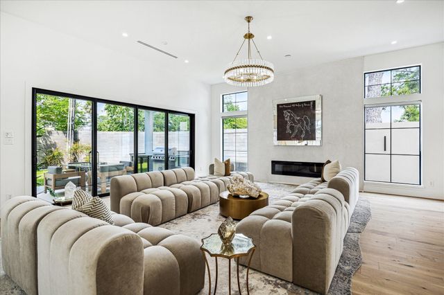 4002 Meadow Lake Lane, Houston, TX 77027