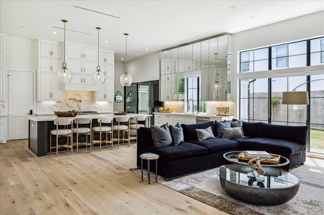 4002 Meadow Lake Lane, Houston, TX 77027