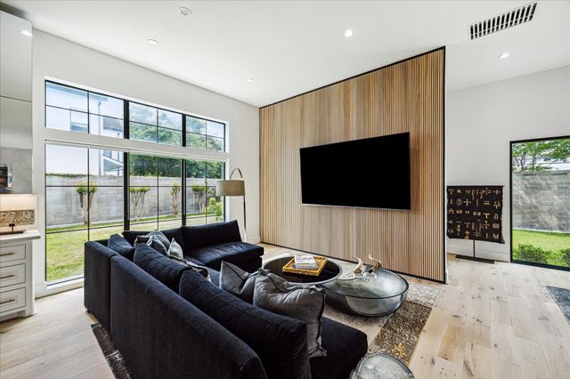 4002 Meadow Lake Lane, Houston, TX 77027