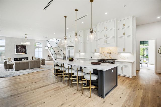 4002 Meadow Lake Lane, Houston, TX 77027