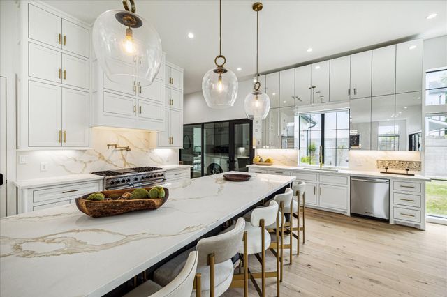 4002 Meadow Lake Lane, Houston, TX 77027