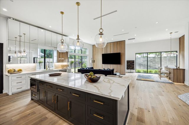 4002 Meadow Lake Lane, Houston, TX 77027