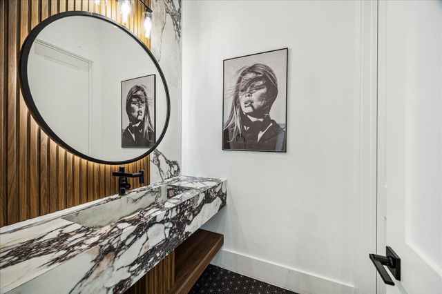 4002 Meadow Lake Lane, Houston, TX 77027