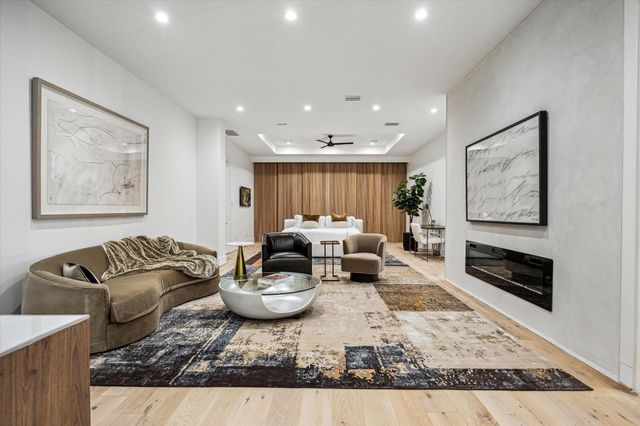 4002 Meadow Lake Lane, Houston, TX 77027