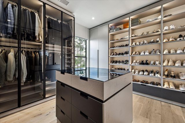 4002 Meadow Lake Lane, Houston, TX 77027