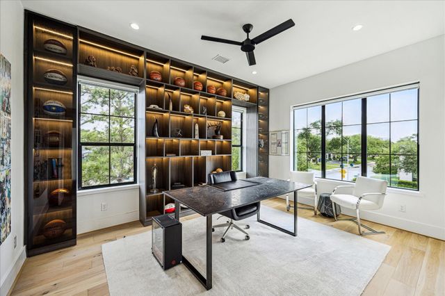 4002 Meadow Lake Lane, Houston, TX 77027