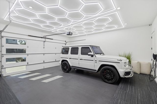 4002 Meadow Lake Lane, Houston, TX 77027