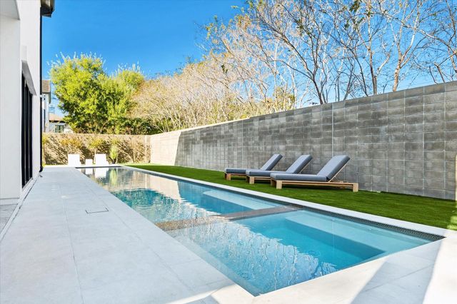 4002 Meadow Lake Lane, Houston, TX 77027