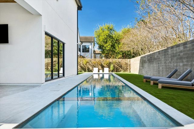 4002 Meadow Lake Lane, Houston, TX 77027