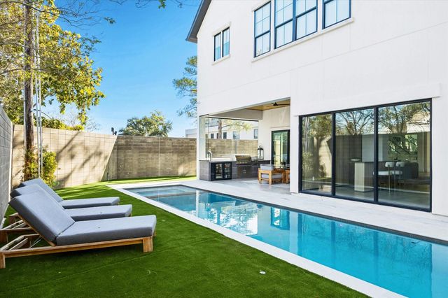 4002 Meadow Lake Lane, Houston, TX 77027