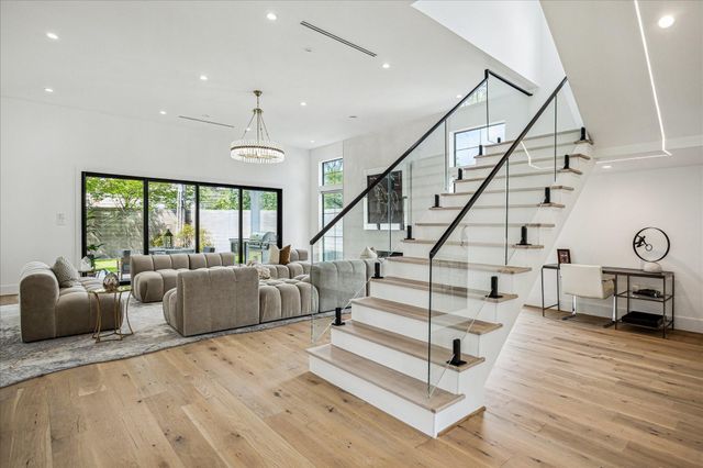 4002 Meadow Lake Lane, Houston, TX 77027