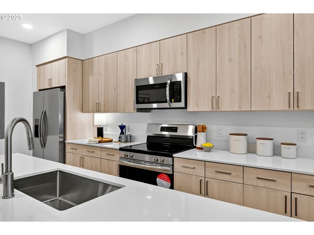 7224 Ne Going St, Portland, OR 97218