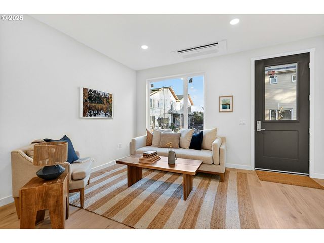 7224 Ne Going St, Portland, OR 97218