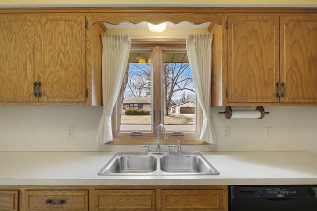 7042 Ewing Avenue N, Brooklyn Center, MN 55429