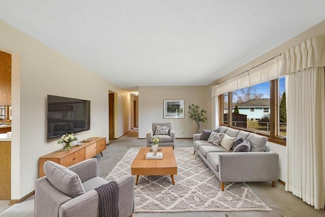 7042 Ewing Avenue N, Brooklyn Center, MN 55429