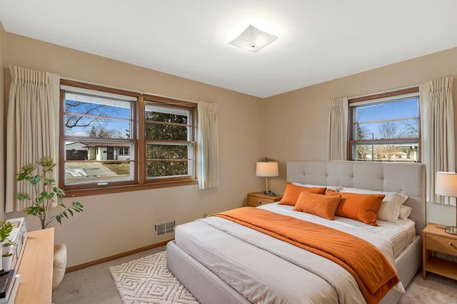 7042 Ewing Avenue N, Brooklyn Center, MN 55429