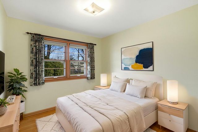 7042 Ewing Avenue N, Brooklyn Center, MN 55429