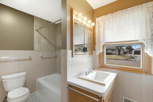 7042 Ewing Avenue N, Brooklyn Center, MN 55429