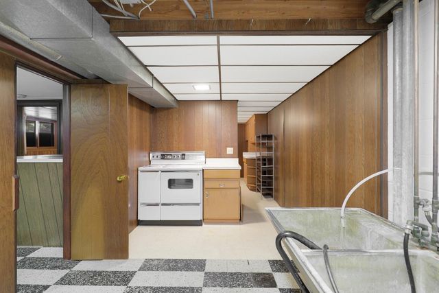 7042 Ewing Avenue N, Brooklyn Center, MN 55429