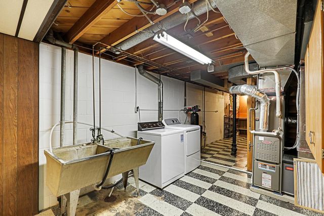 7042 Ewing Avenue N, Brooklyn Center, MN 55429