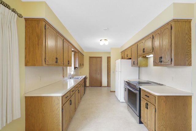 7042 Ewing Avenue N, Brooklyn Center, MN 55429